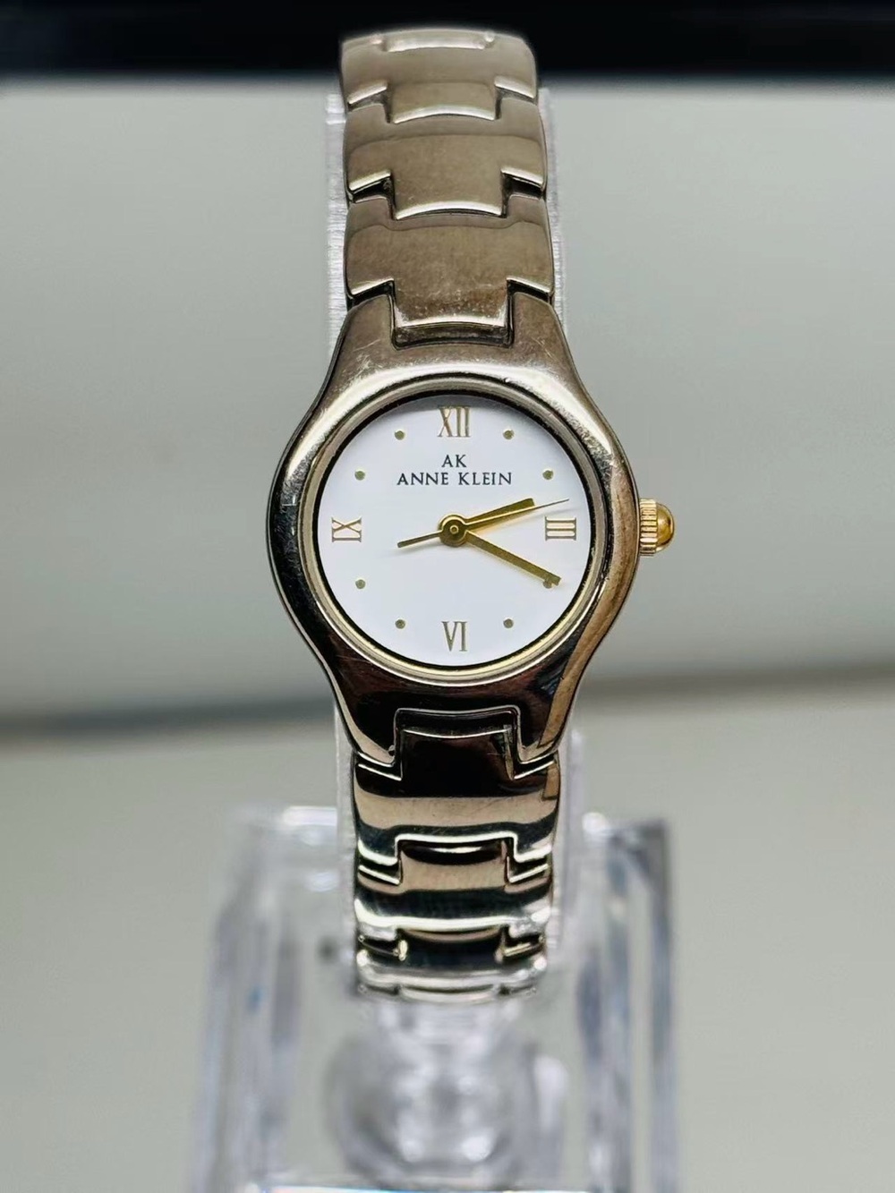 Vintage Anne Klein AK Women’s Quartz Watch White Dial Silver New Battery Runs